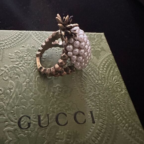 Brand new Gucci ring size 8 comes with box and dustbag - Picture 4 of 16